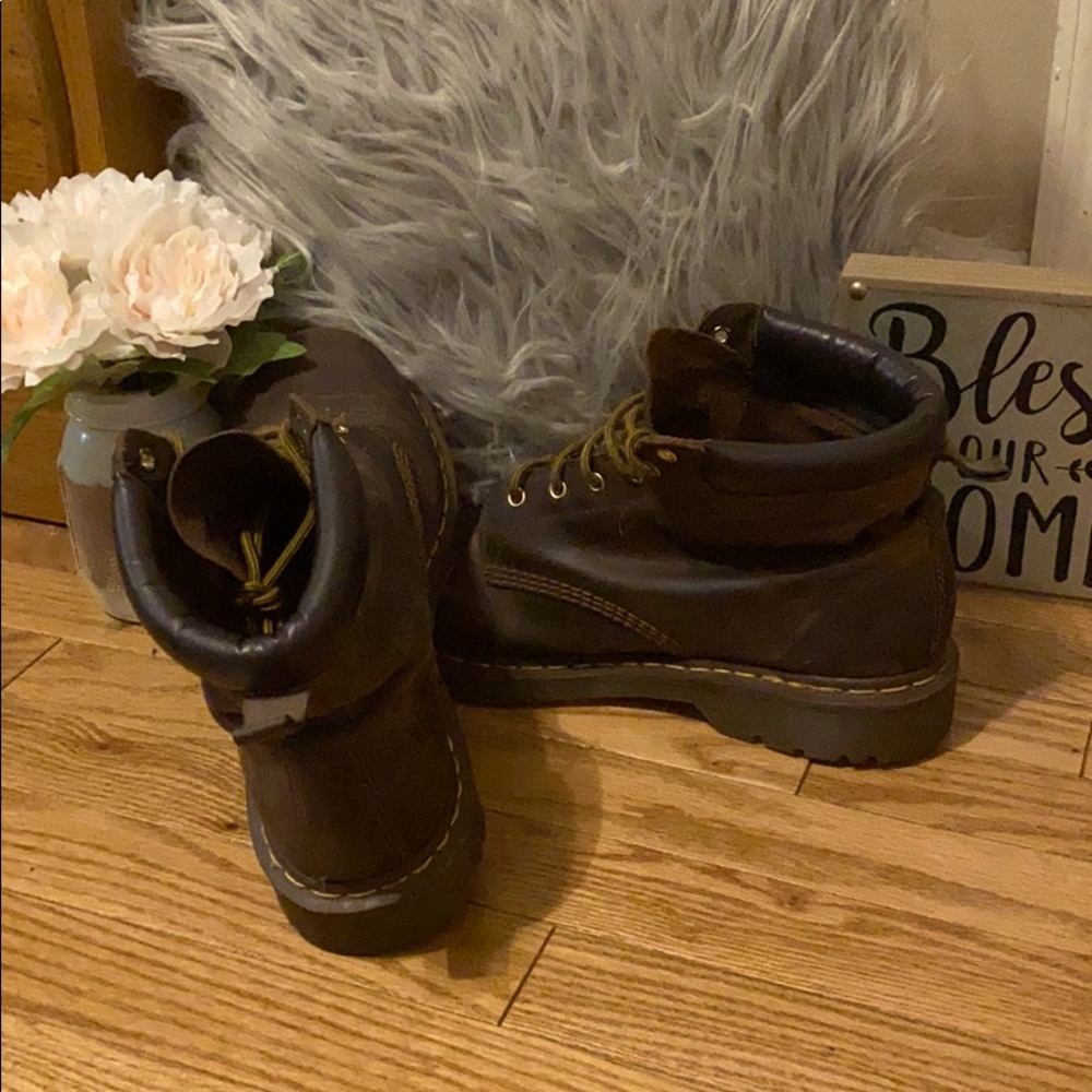 Dr. Martens 6-in boot